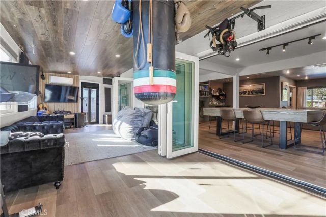 20422 Schoenborn, Winnetka, CA 91306