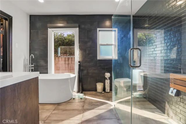 20422 Schoenborn, Winnetka, CA 91306