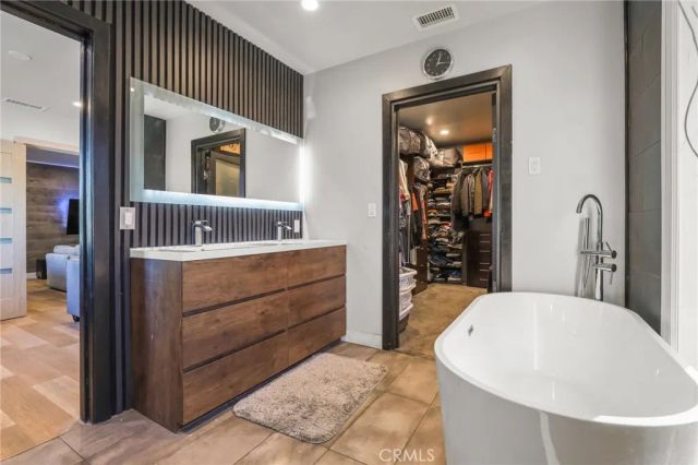 20422 Schoenborn, Winnetka, CA 91306