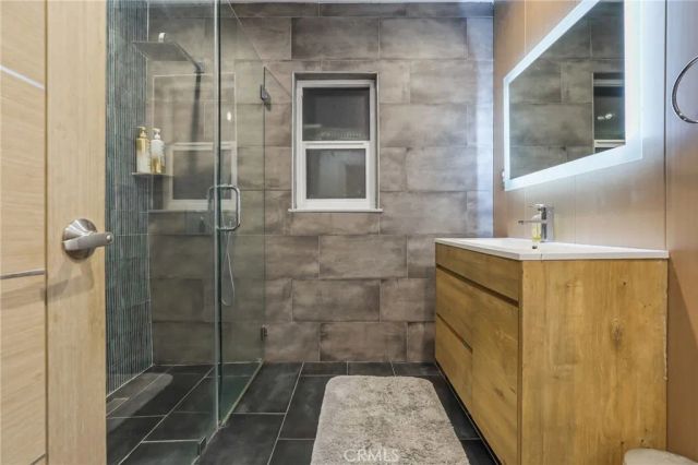 20422 Schoenborn, Winnetka, CA 91306