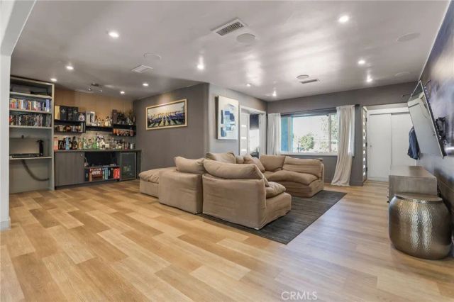 20422 Schoenborn, Winnetka, CA 91306