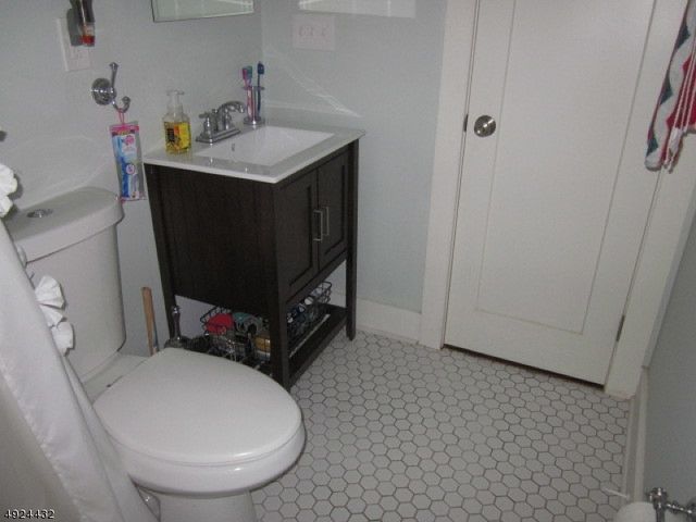 914 Oak St, Roselle Boro, NJ 07203