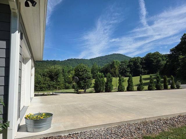 958 New Forest Road, Young Harris, GA 30582