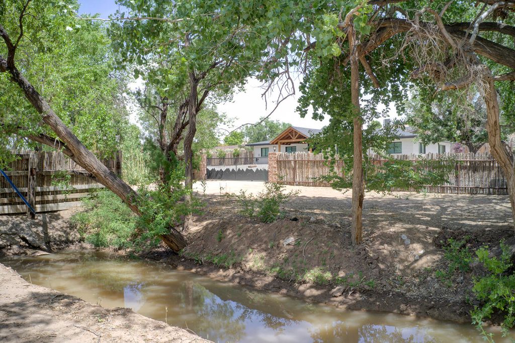 210 Josefita Road NE, Albuquerque, NM 87113