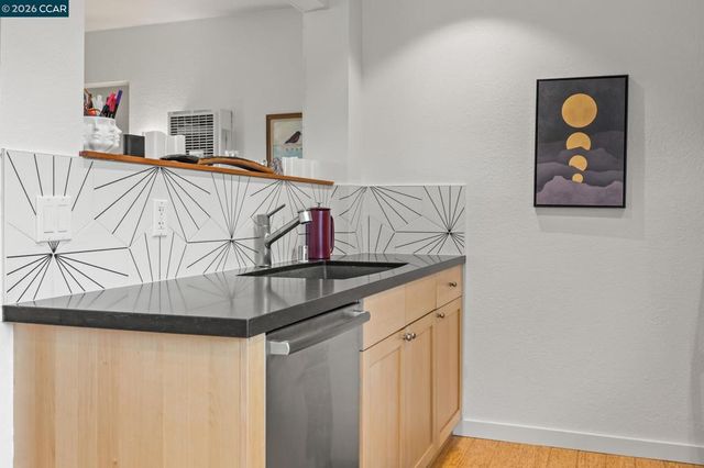 2327 2327 10th Street 4, Berkeley, CA 94710