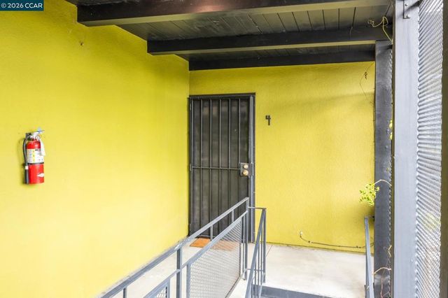 2327 2327 10th Street 4, Berkeley, CA 94710