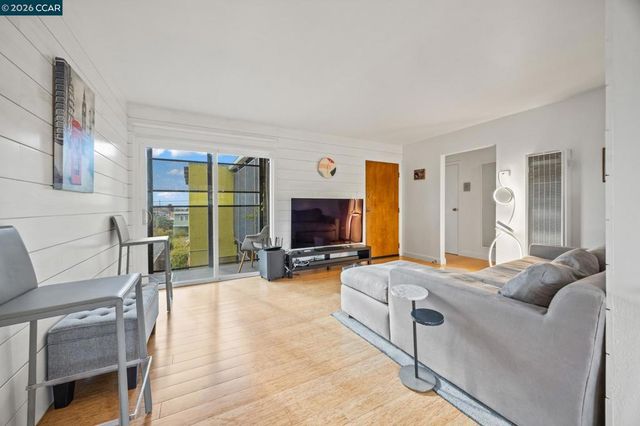 2327 2327 10th Street 4, Berkeley, CA 94710