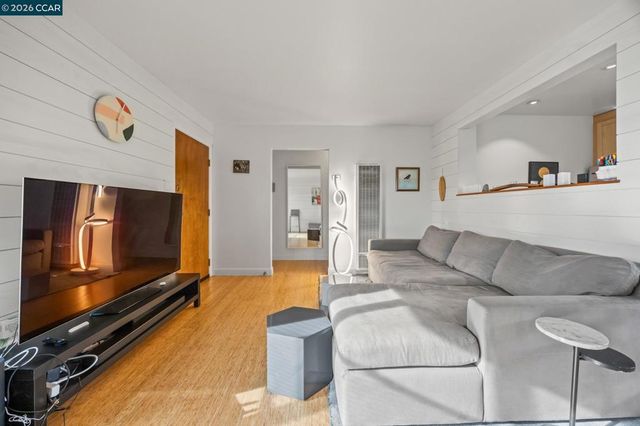 2327 2327 10th Street 4, Berkeley, CA 94710