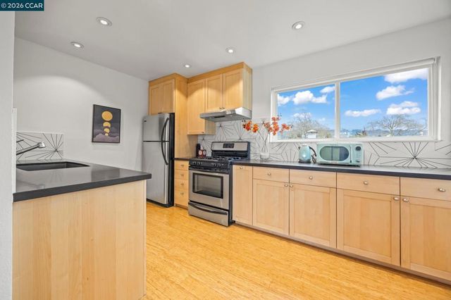 2327 2327 10th Street 4, Berkeley, CA 94710