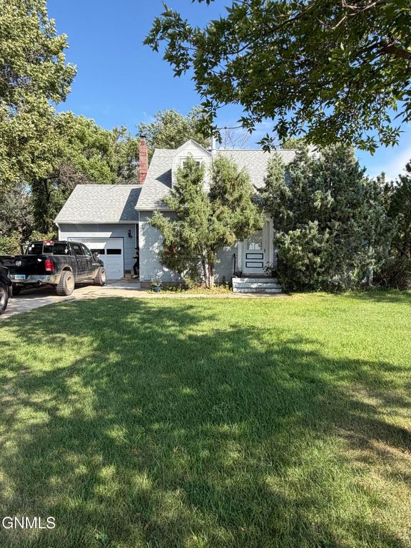 707 1st Street SW, Crosby, ND 58730 photo 2