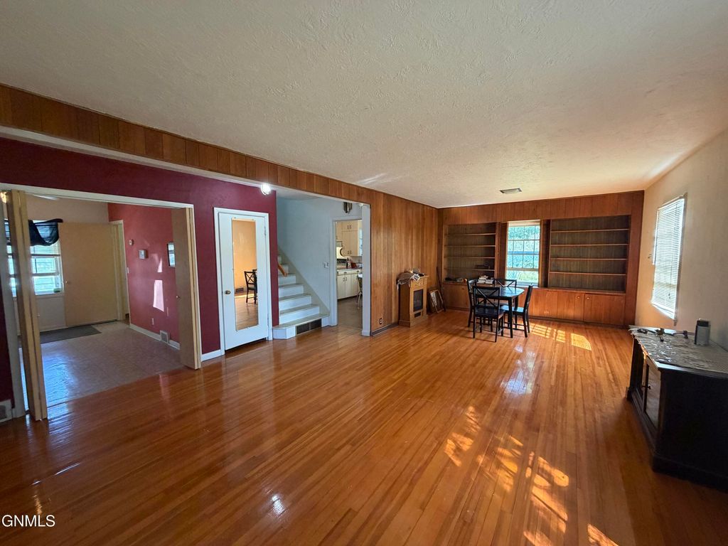 707 1st Street SW, Crosby, ND 58730 photo 4