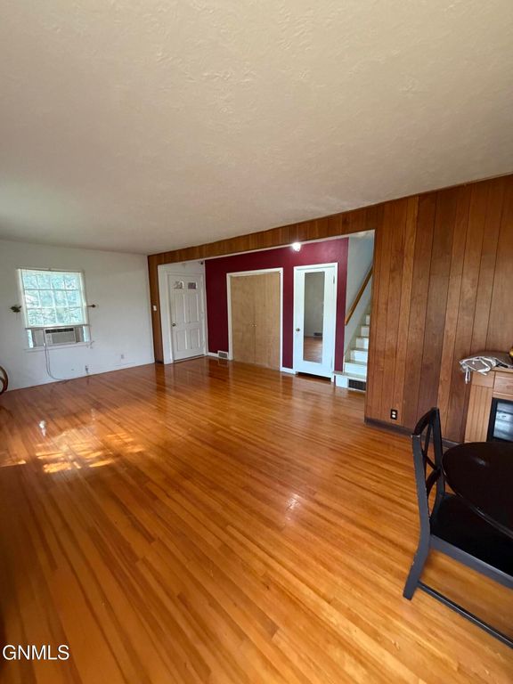707 1st Street SW, Crosby, ND 58730 photo 5