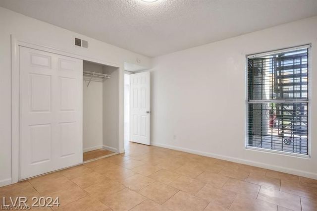 2981 Country Manor Lane 9, Las Vegas, NV 89115