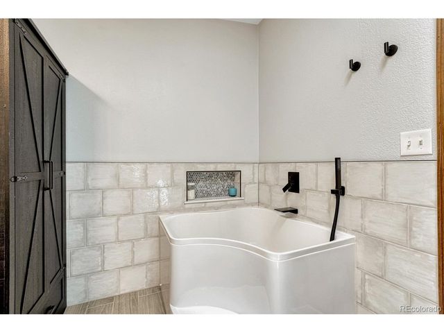 9306 S Curtis Rd, Larkspur, CO 80118