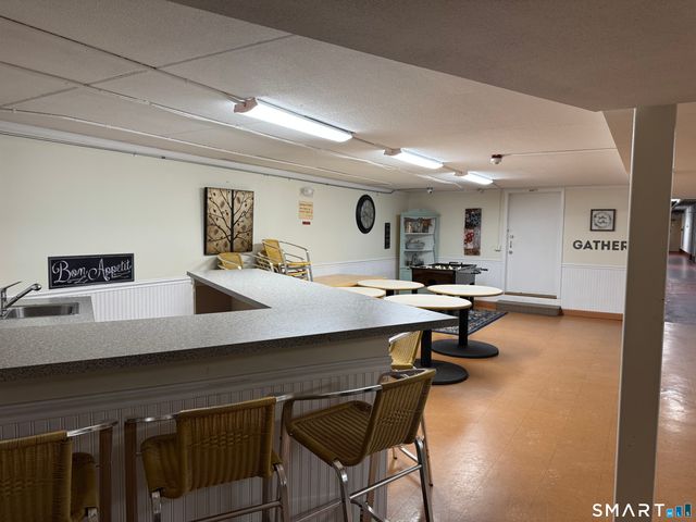 1700 Broadbridge Avenue B17, Stratford, CT 06614