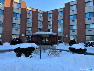 1700 Broadbridge Avenue B17, Stratford, CT 06614