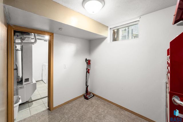 304 S Lyndale Ave Avenue, Sioux Falls, SD 57104