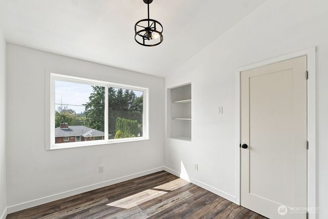 21246 15th Avenue S, Des Moines, WA 98198