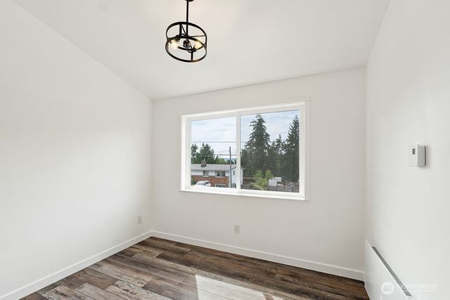 21246 15th Avenue S, Des Moines, WA 98198