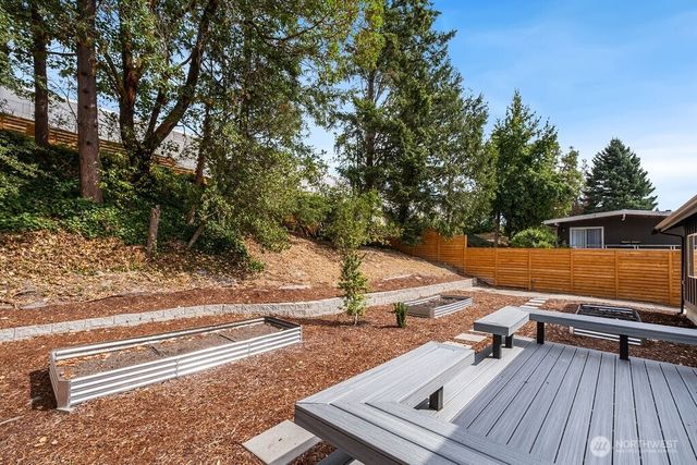 21246 15th Avenue S, Des Moines, WA 98198
