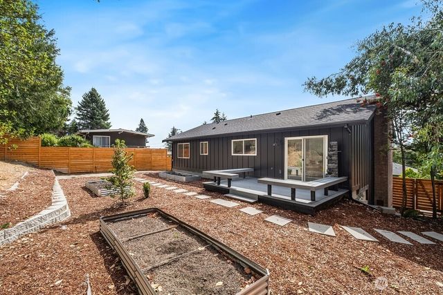 21246 15th Avenue S, Des Moines, WA 98198