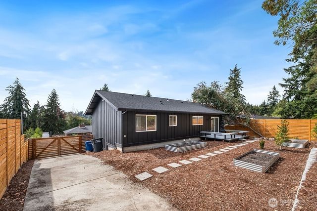 21246 15th Avenue S, Des Moines, WA 98198