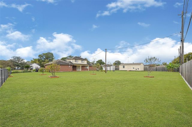 8135 Glenbrook Drive, Houston, TX 77017