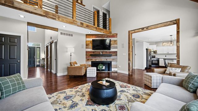 735 Pintail Lane, Hobart, IN 46342