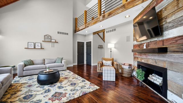735 Pintail Lane, Hobart, IN 46342