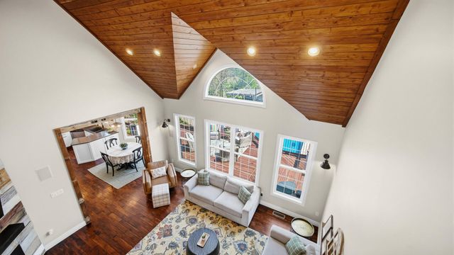 735 Pintail Lane, Hobart, IN 46342