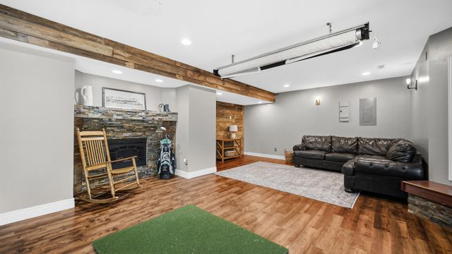 735 Pintail Lane, Hobart, IN 46342
