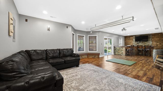 735 Pintail Lane, Hobart, IN 46342