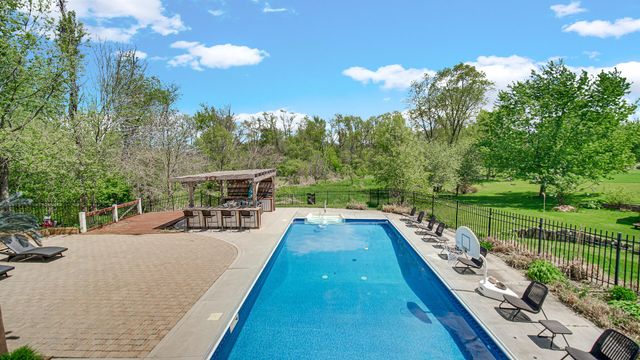 735 Pintail Lane, Hobart, IN 46342