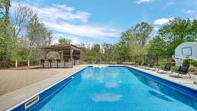 735 Pintail Lane, Hobart, IN 46342