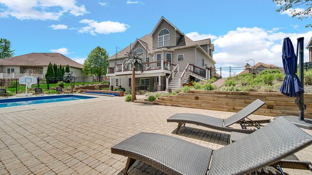 735 Pintail Lane, Hobart, IN 46342