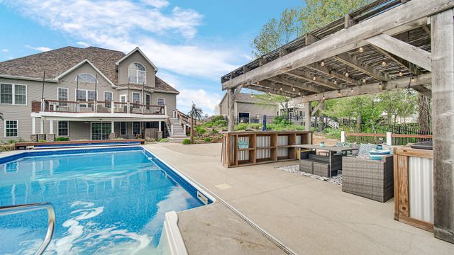 735 Pintail Lane, Hobart, IN 46342