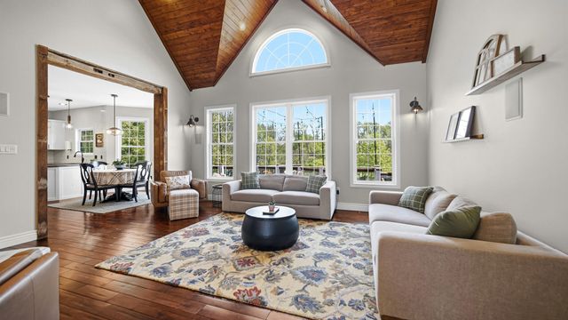 735 Pintail Lane, Hobart, IN 46342