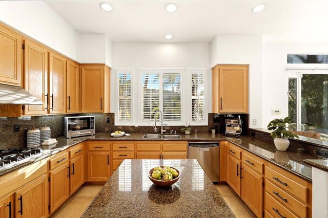 2602 Canyon Crest Drive, Escondido, CA 92027