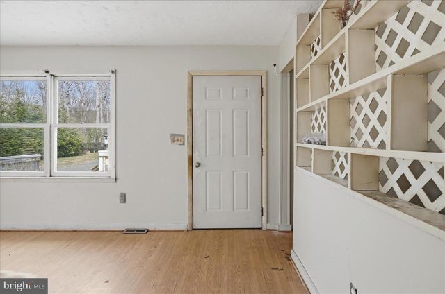 397 WHITE OAK LN, Bluemont, VA 20135