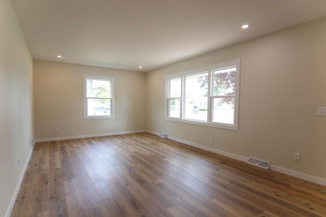 1829 E Memorial Drive, Janesville, WI 53545