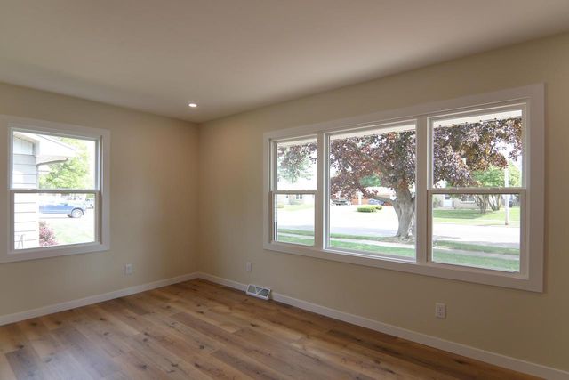 1829 E Memorial Drive, Janesville, WI 53545
