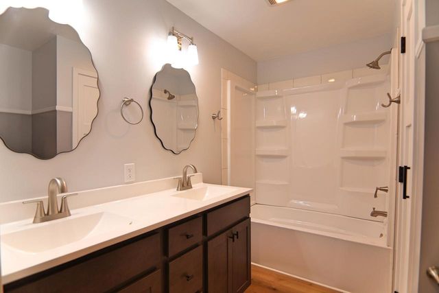 1829 E Memorial Drive, Janesville, WI 53545