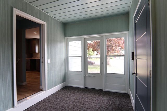 1829 E Memorial Drive, Janesville, WI 53545