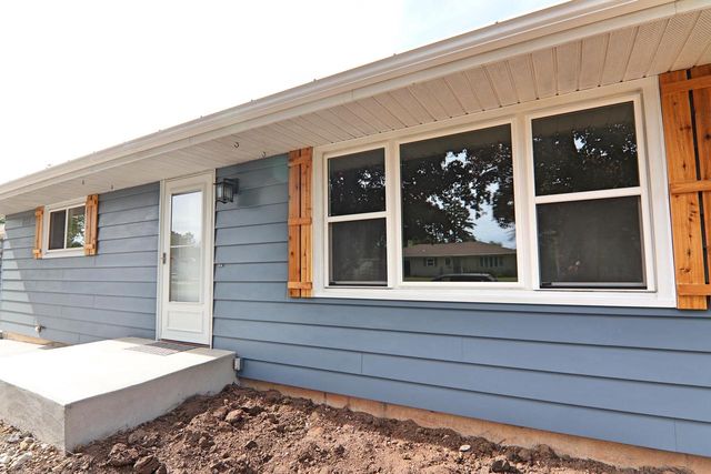1829 E Memorial Drive, Janesville, WI 53545