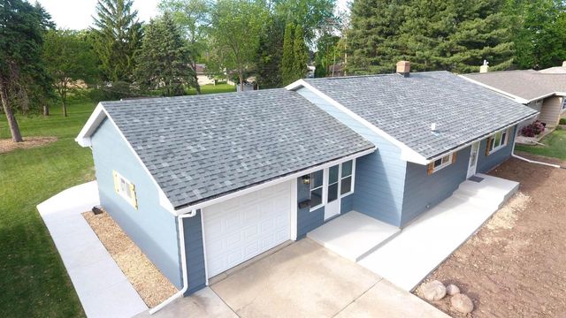 1829 E Memorial Drive, Janesville, WI 53545