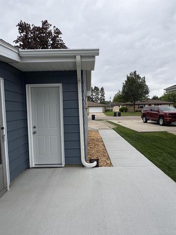1829 E Memorial Drive, Janesville, WI 53545