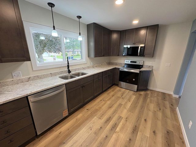 1829 E Memorial Drive, Janesville, WI 53545