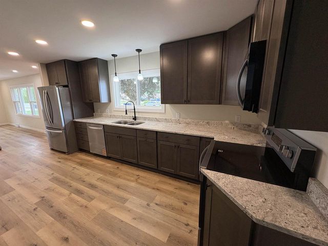 1829 E Memorial Drive, Janesville, WI 53545