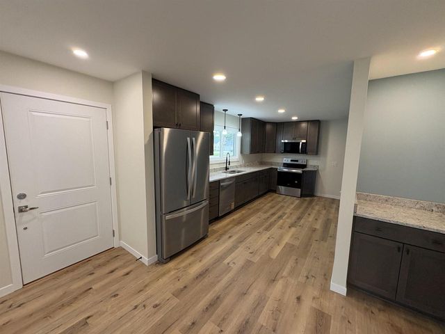 1829 E Memorial Drive, Janesville, WI 53545