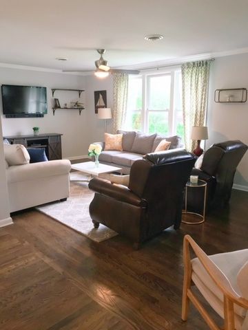 547 Harding Pl, Nashville, TN 37211